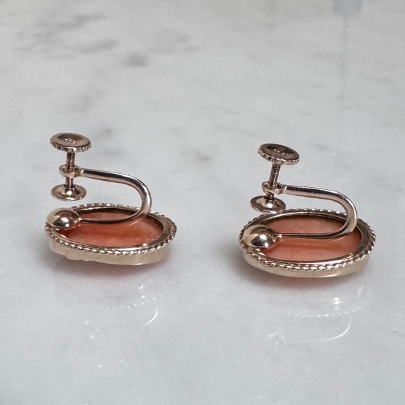 Vintage 10K Yellow Gold Carved Shell Cameo Screw Back Earrings 4.24 Gram - Picture 9 of 12